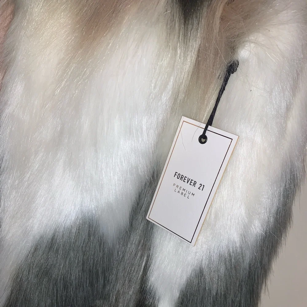 NWT Forever21 PREMIUM LABEL Faux Fur Vest SMALL - Picture 7 of 8